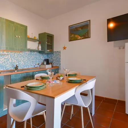 2 Bedroom Awesome In Holiday home Torre dei Corsari